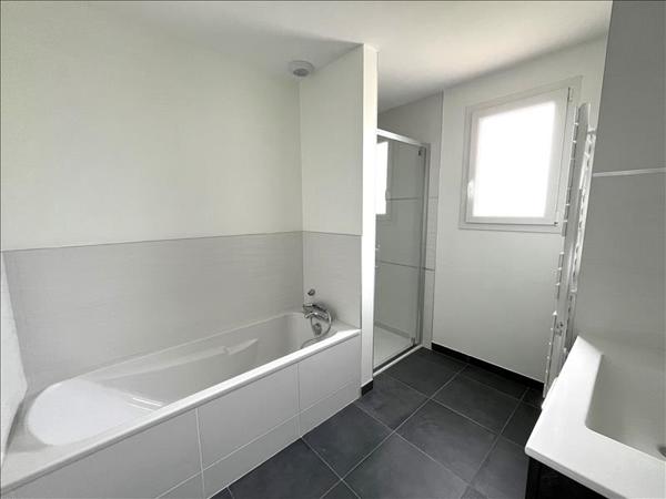 Maison à louer 1 283 € CC COUZEIX 5 p 109 m² DPE A