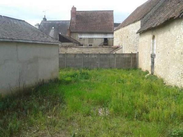 GRANGE A REHABILITER AU CENTRE DE VILLE DE DUN SUR AURON