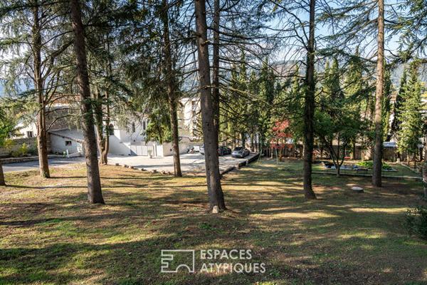 Élégante demeure néogothique avec parc paysager et gîtes