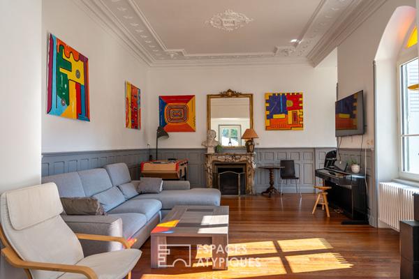 Élégante demeure néogothique avec parc paysager et gîtes