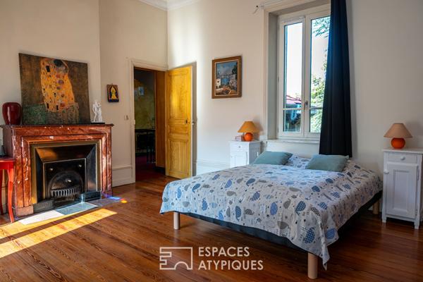 Élégante demeure néogothique avec parc paysager et gîtes