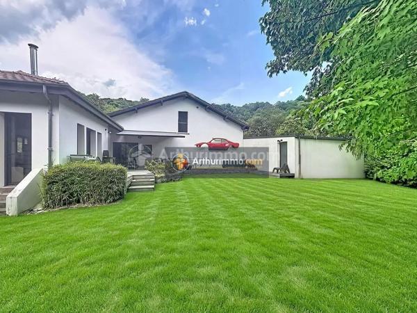 Vente                                                      Maison
                        
                     8 pièces                      200 m2                     à Royat