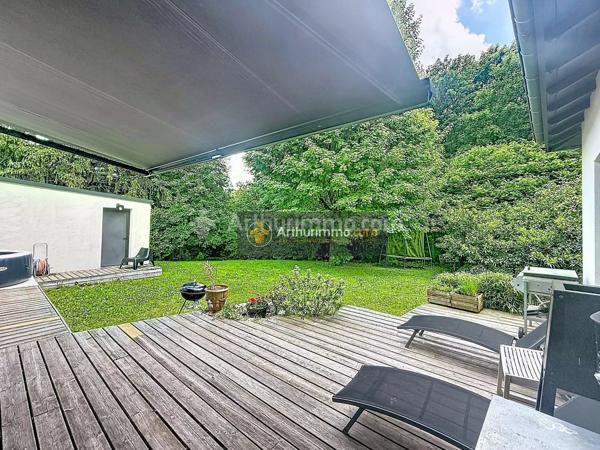 Vente                                                      Maison
                        
                     8 pièces                      200 m2                     à Royat