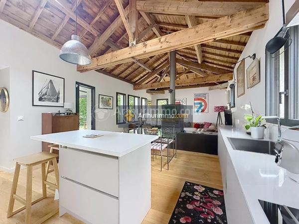 Vente                                                      Maison
                        
                     8 pièces                      200 m2                     à Royat