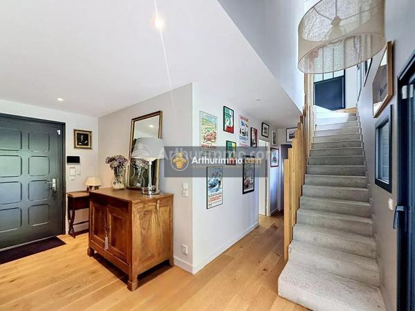 Vente                                                      Maison
                        
                     8 pièces                      200 m2                     à Royat