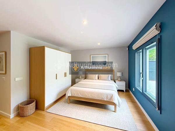 Vente                                                      Maison
                        
                     8 pièces                      200 m2                     à Royat