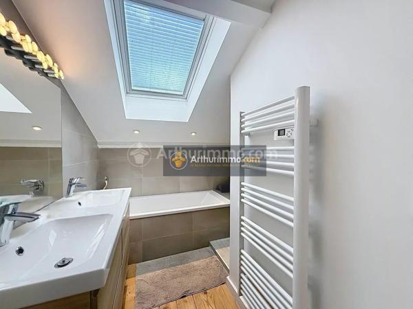 Vente                                                      Maison
                        
                     8 pièces                      200 m2                     à Royat