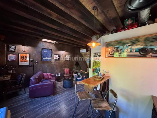 Vente                                                      Maison
                        
                     8 pièces                      200 m2                     à Royat