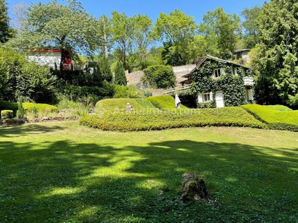 Vente                                                      Maison
                        
                     8 pièces                      200 m2                     à Royat