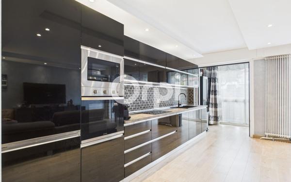 Appartement à vendre    4 pièces • 82 m2 Mandelieu-la-Napoule