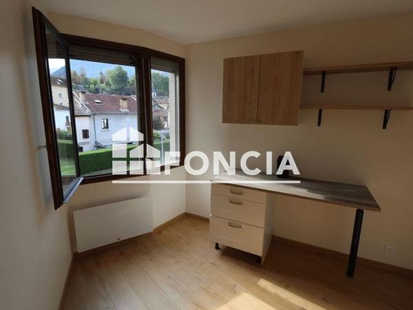 Location Appartement 2 pièces 55 m² - 338 RUE DE LA REPUBLIQUE Vizille 38220