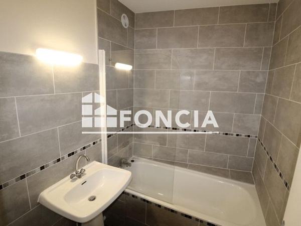 Location Appartement 2 pièces 55 m² - 338 RUE DE LA REPUBLIQUE Vizille 38220