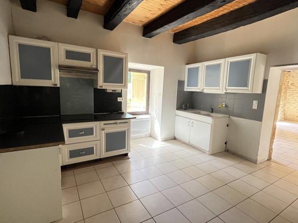 Maison à louer 690 € CC LE BUGUE 5 p 110 m² DPE E
