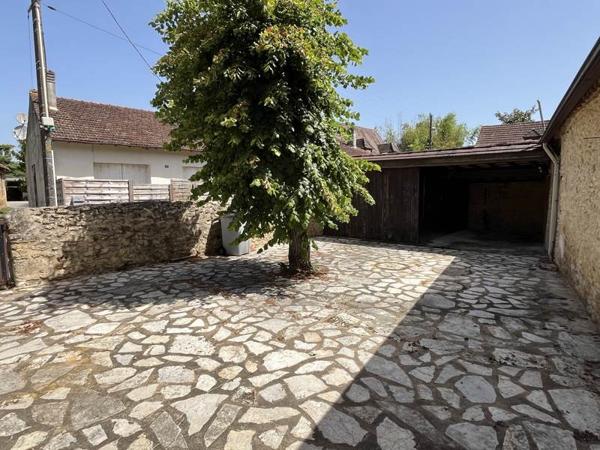 Maison à louer 690 € CC LE BUGUE 5 p 110 m² DPE E