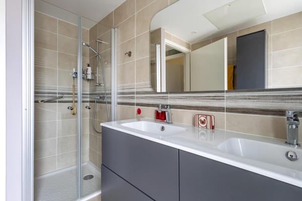 Appartement T4 de 2022, 3 ch, 2 sdb, terrasse, 3 stationnements