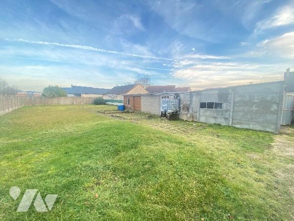 Venez découvrir cette charmante maison indépendante située à Olivet Rue des Plaisses,