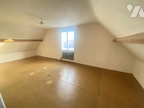 Venez découvrir cette charmante maison indépendante située à Olivet Rue des Plaisses,