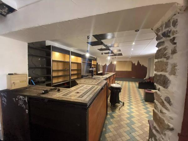 Immeuble - Commerce - 2 Appart - Garage