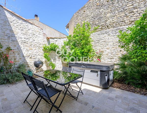 Maison de charme au coeur du village avec patio, spa et garage