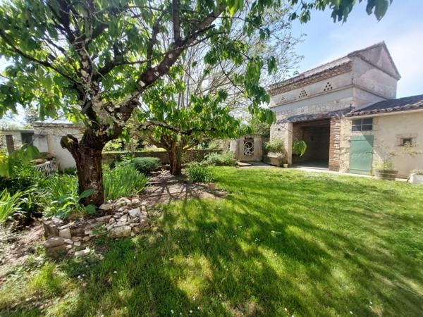 PUYGOUZON CORPS DE FERME EN GRANDE PARTIE RENOVE AVEC PIGEONNIER ET DEPENDANCES