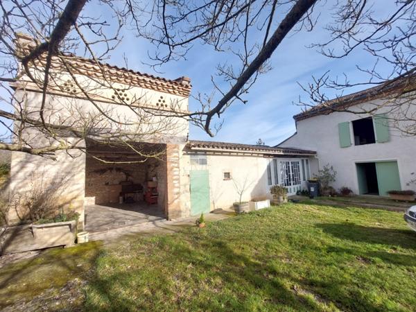 PUYGOUZON CORPS DE FERME EN GRANDE PARTIE RENOVE AVEC PIGEONNIER ET DEPENDANCES