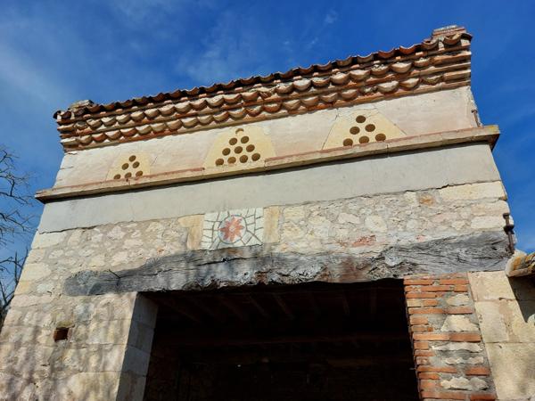 PUYGOUZON CORPS DE FERME EN GRANDE PARTIE RENOVE AVEC PIGEONNIER ET DEPENDANCES