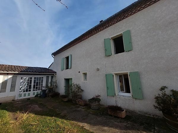 PUYGOUZON CORPS DE FERME EN GRANDE PARTIE RENOVE AVEC PIGEONNIER ET DEPENDANCES