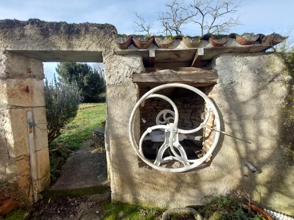 PUYGOUZON CORPS DE FERME EN GRANDE PARTIE RENOVE AVEC PIGEONNIER ET DEPENDANCES