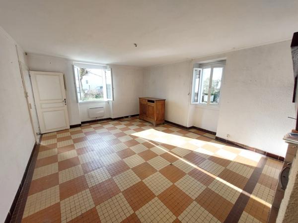 PUYGOUZON CORPS DE FERME EN GRANDE PARTIE RENOVE AVEC PIGEONNIER ET DEPENDANCES