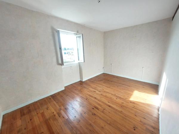 PUYGOUZON CORPS DE FERME EN GRANDE PARTIE RENOVE AVEC PIGEONNIER ET DEPENDANCES