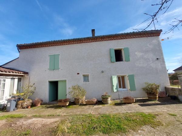 PUYGOUZON CORPS DE FERME EN GRANDE PARTIE RENOVE AVEC PIGEONNIER ET DEPENDANCES