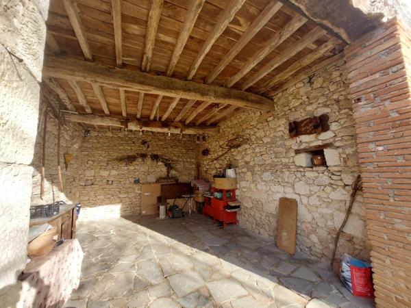 PUYGOUZON CORPS DE FERME EN GRANDE PARTIE RENOVE AVEC PIGEONNIER ET DEPENDANCES