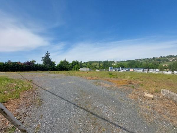 PUYGOUZON CORPS DE FERME EN GRANDE PARTIE RENOVE AVEC PIGEONNIER ET DEPENDANCES