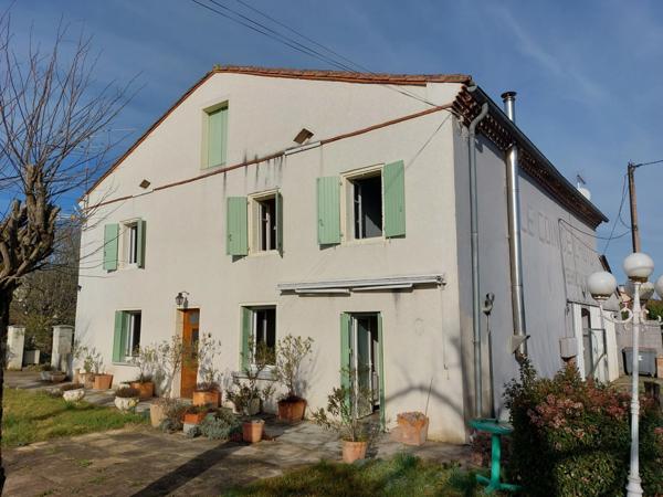 PUYGOUZON CORPS DE FERME EN GRANDE PARTIE RENOVE AVEC PIGEONNIER ET DEPENDANCES