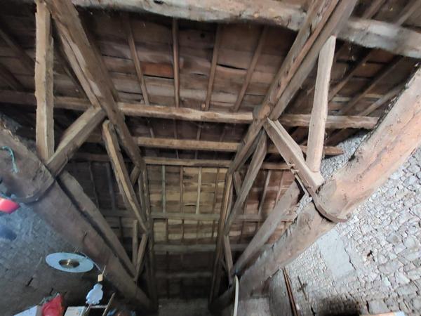 PUYGOUZON CORPS DE FERME EN GRANDE PARTIE RENOVE AVEC PIGEONNIER ET DEPENDANCES