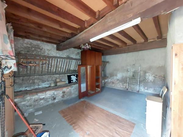 PUYGOUZON CORPS DE FERME EN GRANDE PARTIE RENOVE AVEC PIGEONNIER ET DEPENDANCES