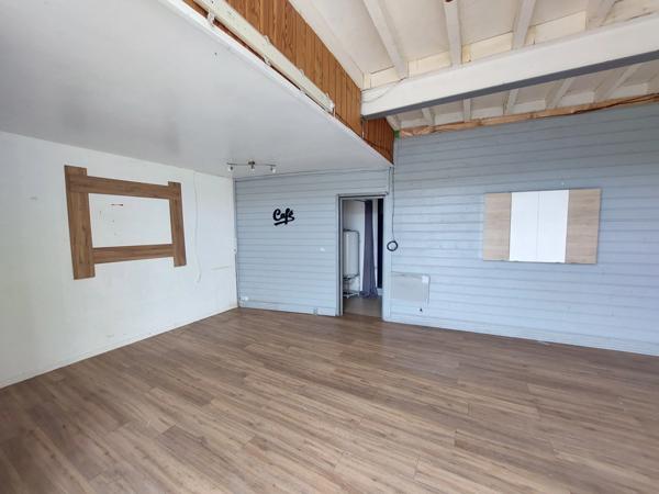 PUYGOUZON CORPS DE FERME EN GRANDE PARTIE RENOVE AVEC PIGEONNIER ET DEPENDANCES