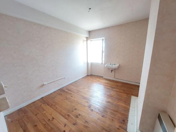 PUYGOUZON CORPS DE FERME EN GRANDE PARTIE RENOVE AVEC PIGEONNIER ET DEPENDANCES