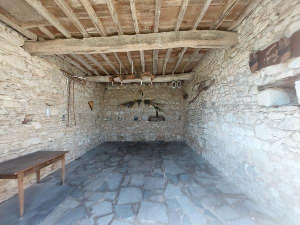 PUYGOUZON CORPS DE FERME EN GRANDE PARTIE RENOVE AVEC PIGEONNIER ET DEPENDANCES