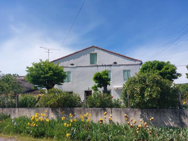 PUYGOUZON CORPS DE FERME EN GRANDE PARTIE RENOVE AVEC PIGEONNIER ET DEPENDANCES