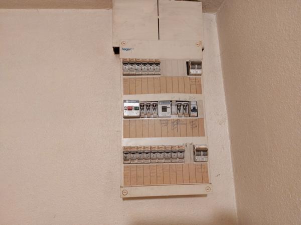 PUYGOUZON CORPS DE FERME EN GRANDE PARTIE RENOVE AVEC PIGEONNIER ET DEPENDANCES