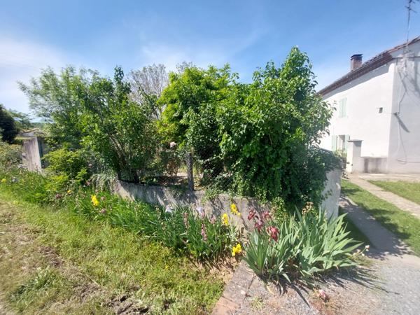 PUYGOUZON CORPS DE FERME EN GRANDE PARTIE RENOVE AVEC PIGEONNIER ET DEPENDANCES