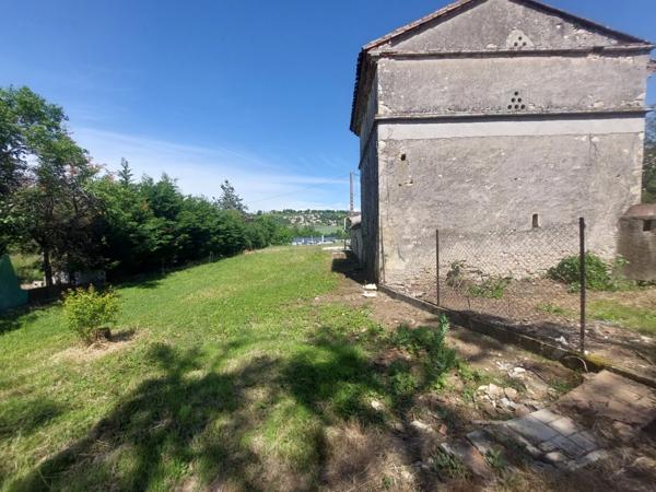 PUYGOUZON CORPS DE FERME EN GRANDE PARTIE RENOVE AVEC PIGEONNIER ET DEPENDANCES