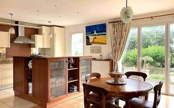 Maison à vendre    7 pièces •  Esquibien