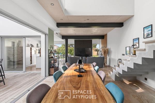 Maison d’architecte contemporaine avec piscine et patio