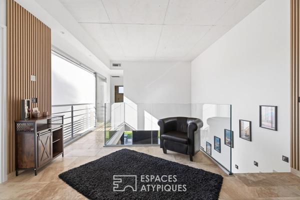 Maison d’architecte contemporaine avec piscine et patio