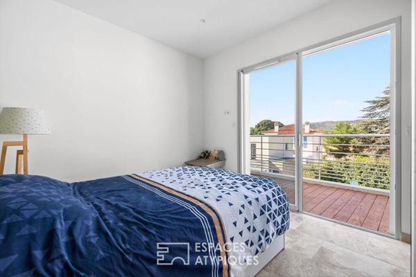 Maison d’architecte contemporaine avec piscine et patio