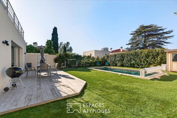 Maison d’architecte contemporaine avec piscine et patio