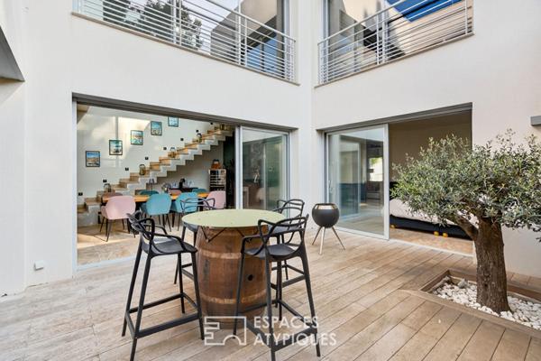 Maison d’architecte contemporaine avec piscine et patio