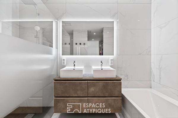 Maison d’architecte contemporaine avec piscine et patio